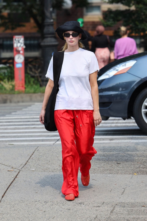 Jennifer Lawrence Out for a Summer Stroll in New York 6