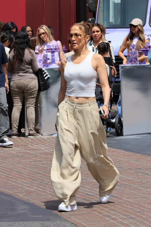 Jennifer Lopez Out Shopping at The Grove in West Hollywood 6