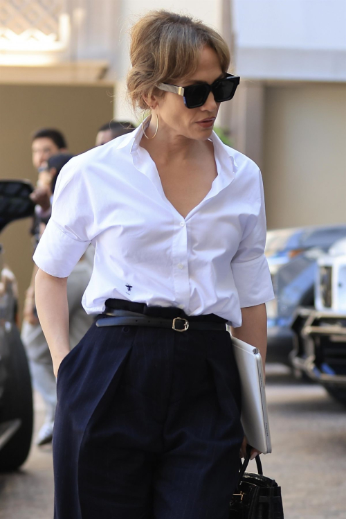 Jennifer Lopez Returns to Maybourne Hotel Beverly Hills 6