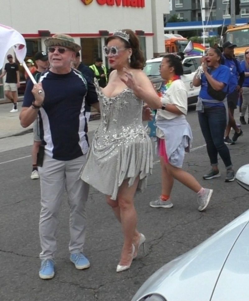 Jennifer Tilly Joins Pride Parade in Hollywood 4