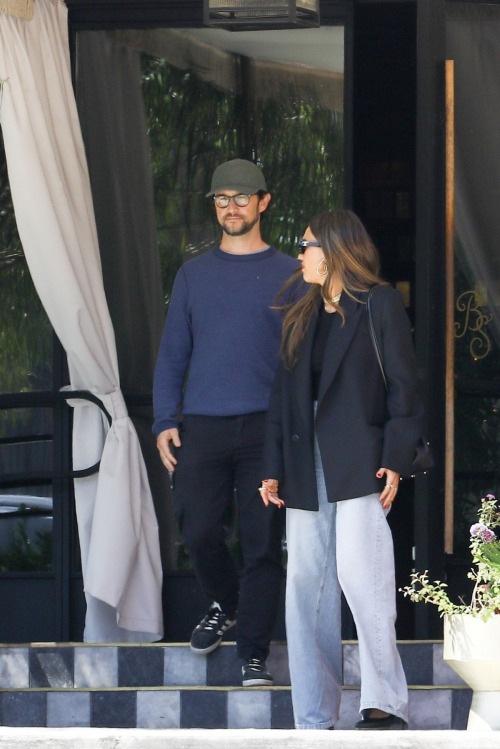 Jessica Alba and Joseph Gordon-Levitt Grab Lunch at Bird Street Restaurant in Los Angeles - June 2024 2