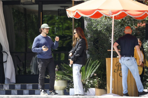 Jessica Alba and Joseph Gordon-Levitt Grab Lunch at Bird Street Restaurant in Los Angeles - June 2024 3