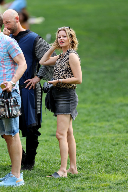 Jessica Biel and Elizabeth Banks on the Set of The Better Sister in Central Park in New York 9