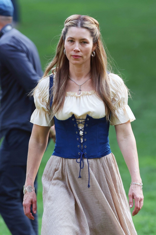 Jessica Biel and Elizabeth Banks on the Set of The Better Sister in Central Park in New York 1