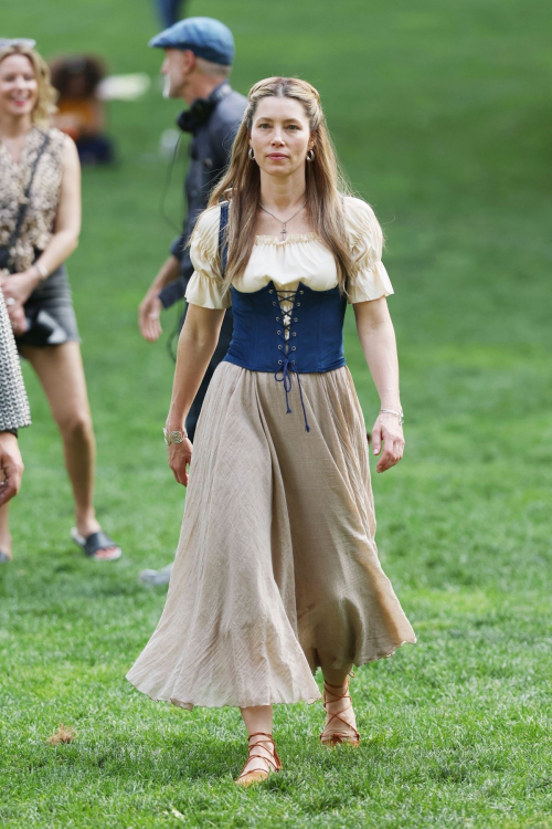 Jessica Biel and Elizabeth Banks on the Set of The Better Sister in Central Park in New York 2