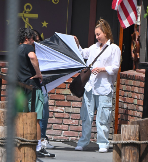 Kaley Cuoco and Tom Bateman on the Set of Based on a True Story in Pasadena 6