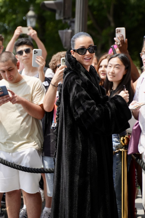 Katy Perry Arrives at Her Hotel After Balenciaga Fashion Show Paris 5