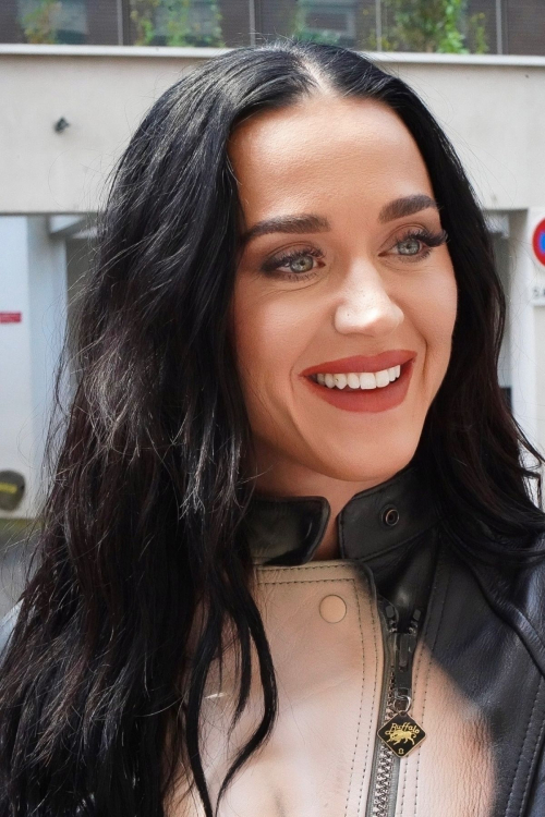 Katy Perry Arrives at NRJ Radio in Paris 4