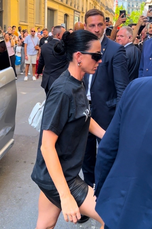 Katy Perry Arrives at Vogue Event in Paris