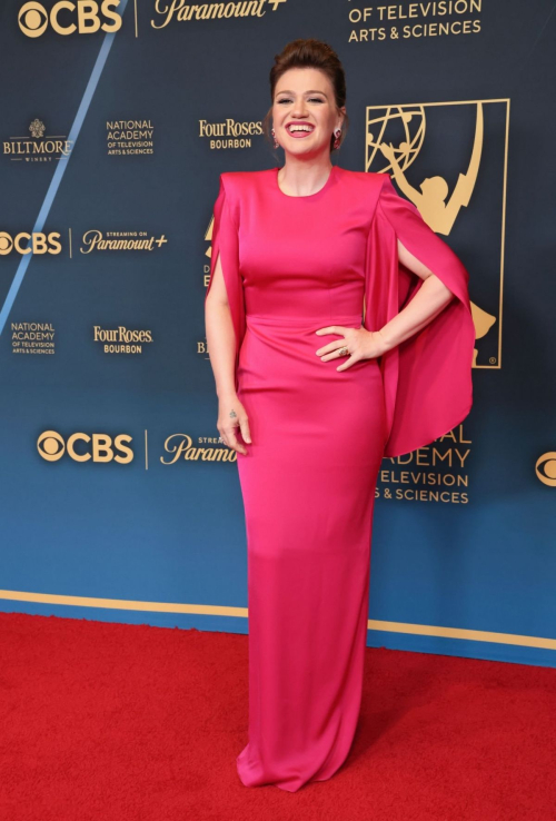 Kelly Clarkson at 51st Daytime Emmy Awards in Los Angeles 5