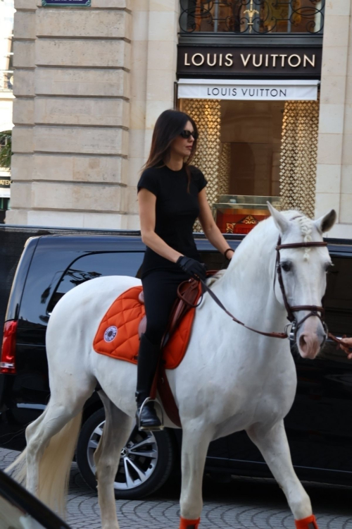 Kendall Jenner Riding on Horseback Through Paris 9