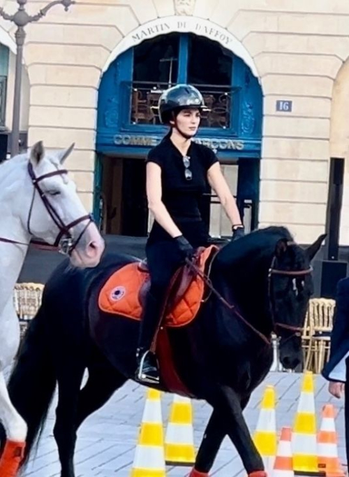 Kendall Jenner Riding on Horseback Through Paris 10