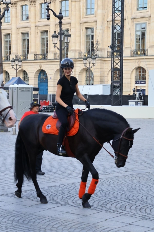 Kendall Jenner Riding on Horseback Through Paris 15