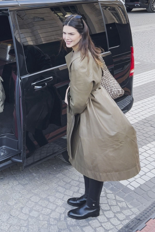 Kendall Jenner Riding on Horseback Through Paris 2