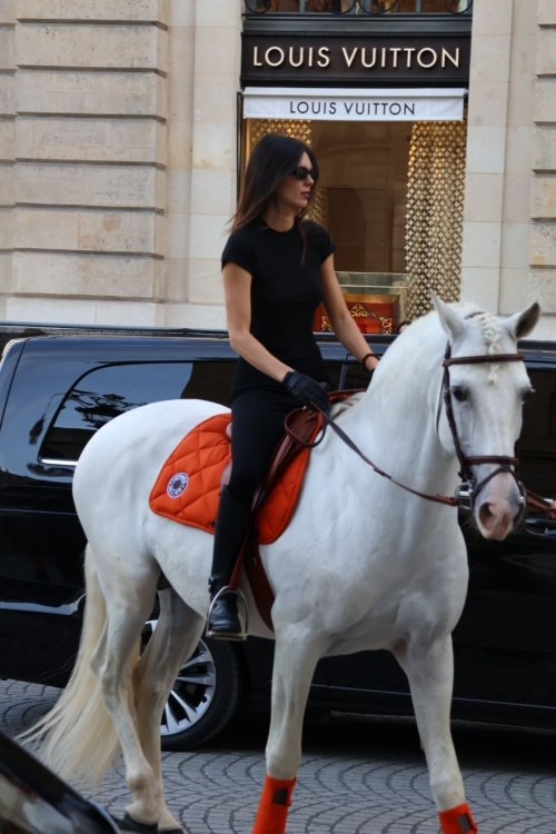 Kendall Jenner Riding on Horseback Through Paris 7