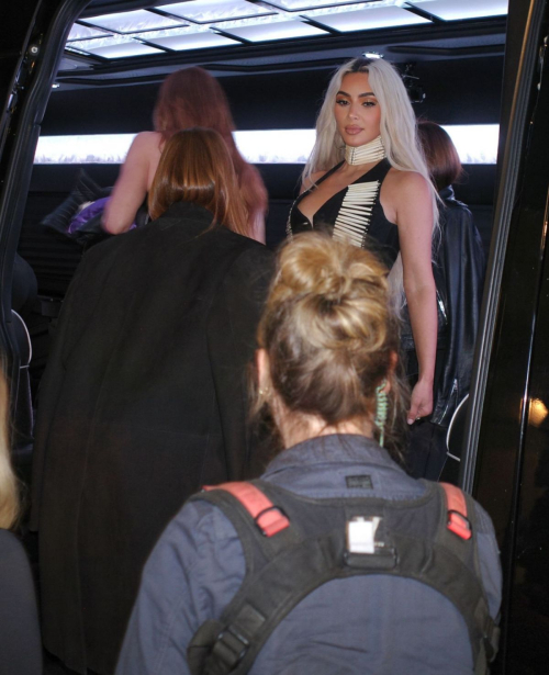 Kim Kardashian Leaves Janet Jackson‚Äôs Concert Palm Desert Arena 6