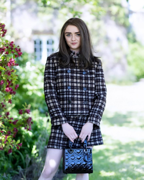 Maisie Williams ‚Äì Dior Cruise 2025 Show Portraits, June 2024 3