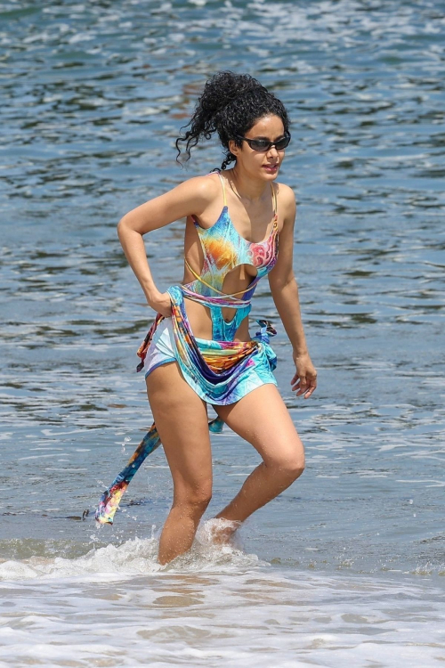 Massiel Taveras Swimsuit at Malibu Beach 4