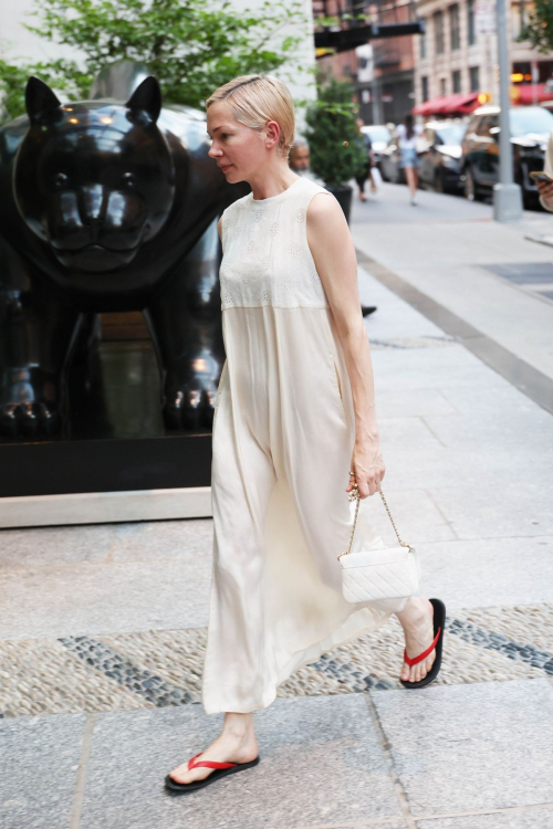 Michelle Williams Arrives at Vogue Dinner Party in New York 1