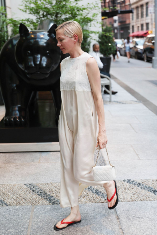 Michelle Williams Arrives at Vogue Dinner Party in New York 4