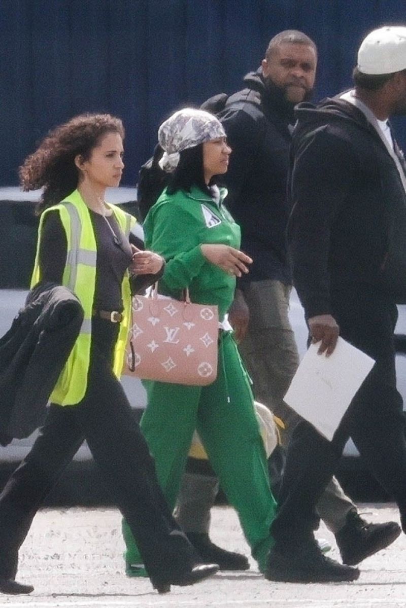 Nicki Minaj Flying Private to Paris After Her Arrest in Amsterdam