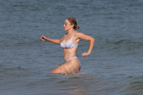 Olivia and Aurora Culpo at a Beach in Rhode Island 7