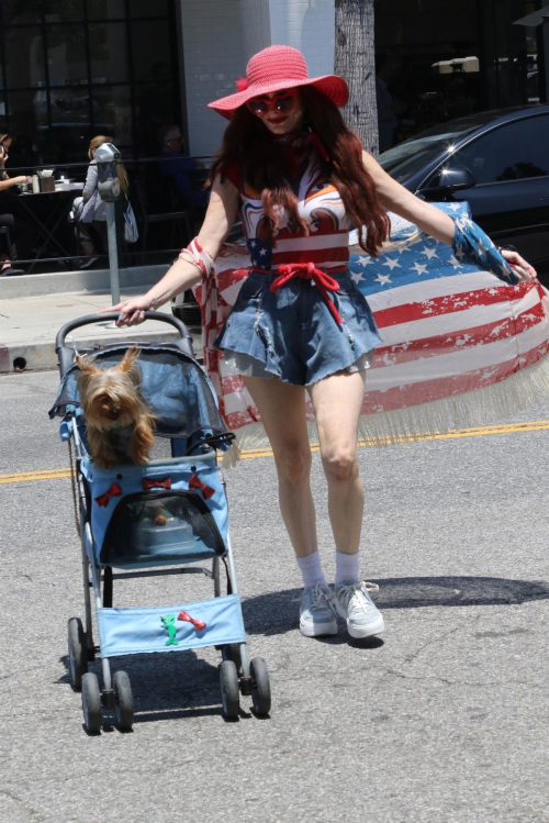 Phoebe Price Out with Her Dog in Los Angeles 2