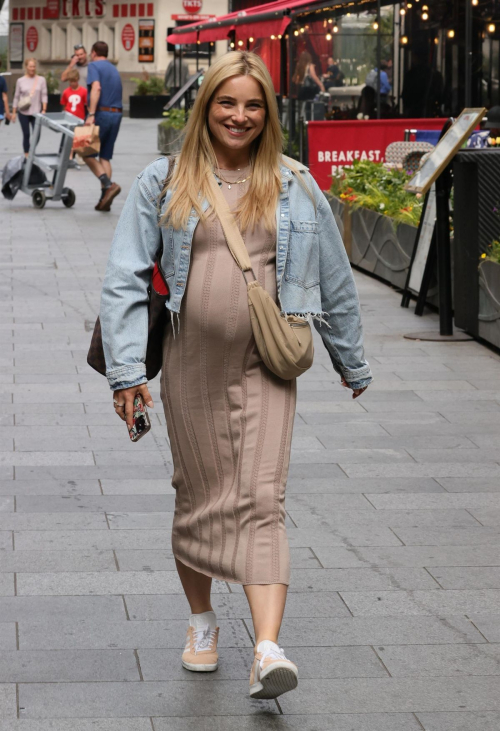 Pregnant Sian Welby Arrives at Capital Breakfast in London 3