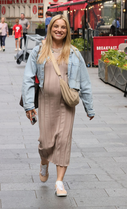 Pregnant Sian Welby Arrives at Capital Breakfast in London 6