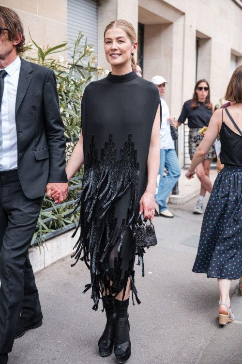 Rosamund Pike Arrives at Dior Fall 2024 Couture Show Paris 4