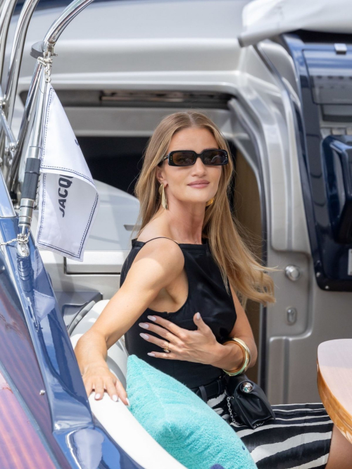 Rosie Huntington-Whiteley at Jacquemus La Casa Cruise in Capri 3