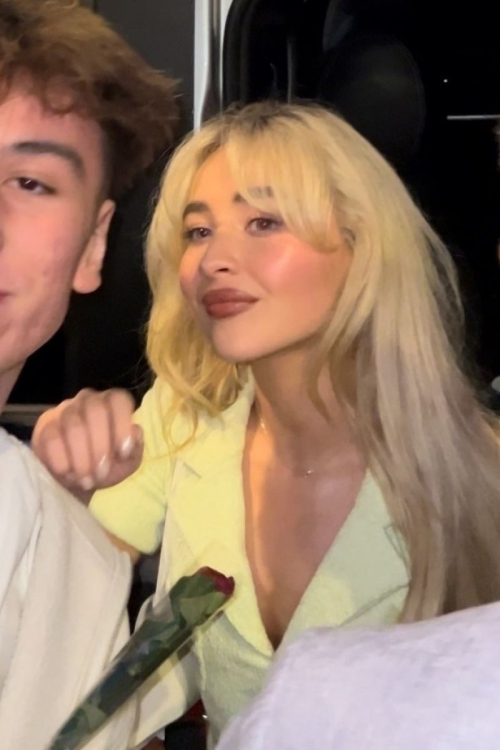 Sabrina Carpenter Out for Dinner with Friends at Siena Restaurant in Paris 4