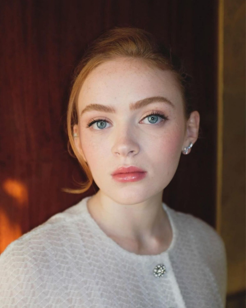 Sadie Sink ñ Haute Couture Fall/Winter 2024/25 Photoshoot 2