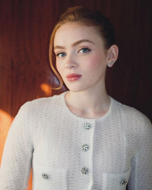 Sadie Sink ñ Haute Couture Fall/Winter 2024/25 Photoshoot 3