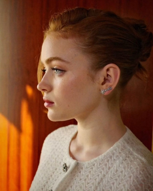 Sadie Sink ñ Haute Couture Fall/Winter 2024/25 Photoshoot 8