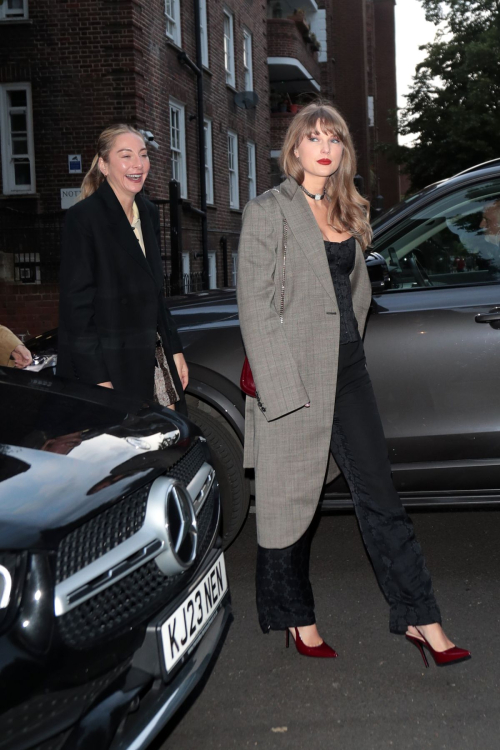 Taylor Swift, Lena Dunham, and Este and Danielle Haim Arrive at Casa Cruz in Notting Hill 5