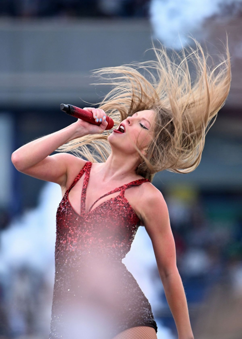 Taylor Swift Performs at Her The Eras Tour in Edinburgh 5