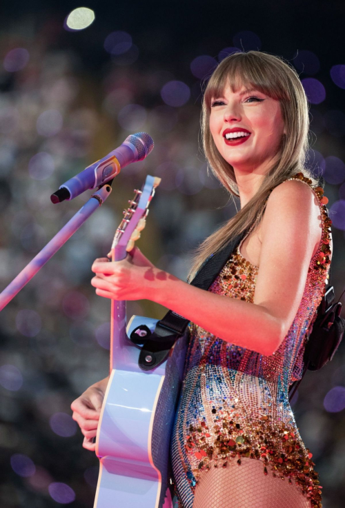 Taylor Swift Performs at The Eras Tour in Cardiff 3