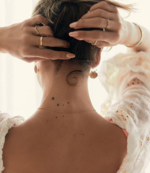 Alessandra Ambrosio shows off her Stars Tattoo her Neck Photos, July 2024