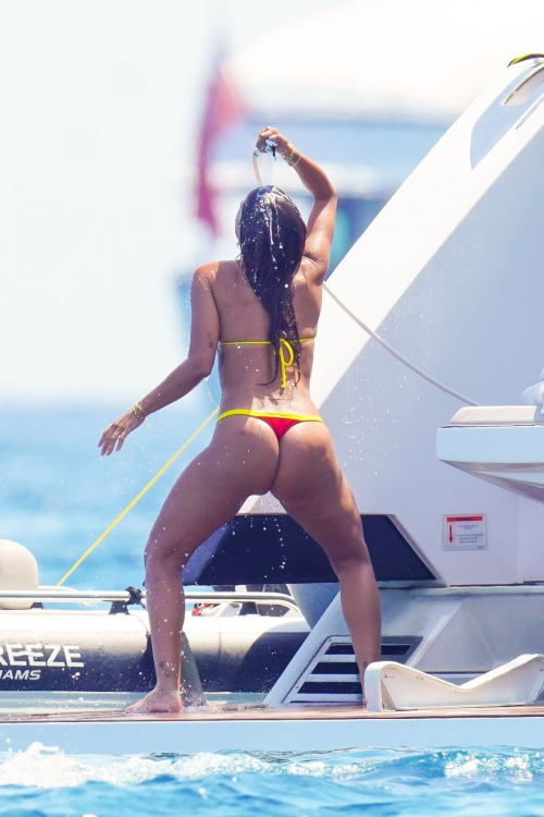 Anitta Bikini Yacht Saint-Tropez 11