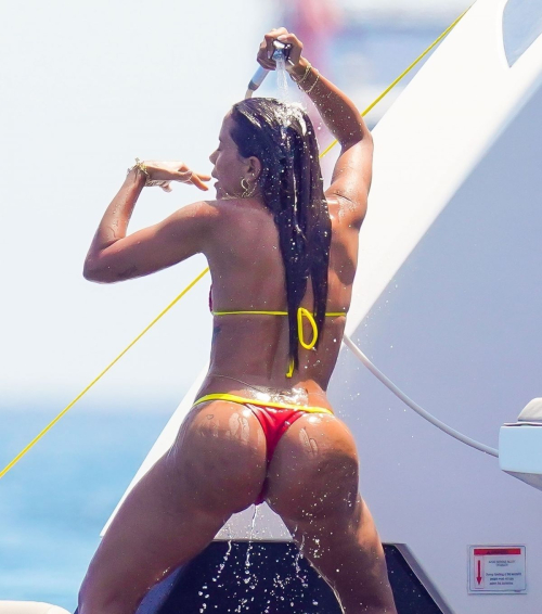 Anitta Bikini Yacht Saint-Tropez 13