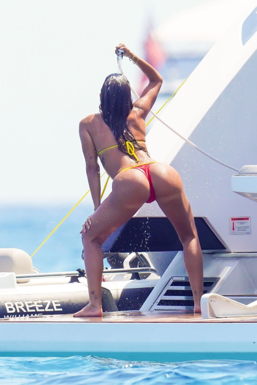 Anitta Bikini Yacht Saint-Tropez 14