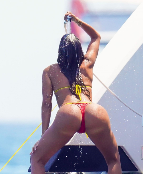 Anitta Bikini Yacht Saint-Tropez 15