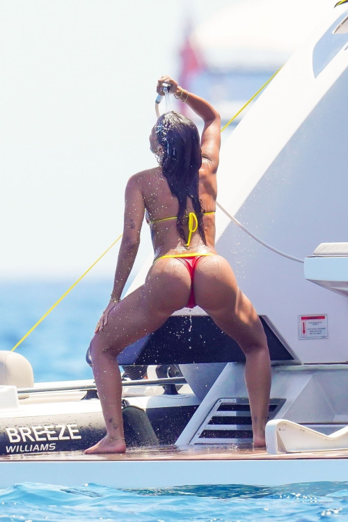 Anitta Bikini Yacht Saint-Tropez 17