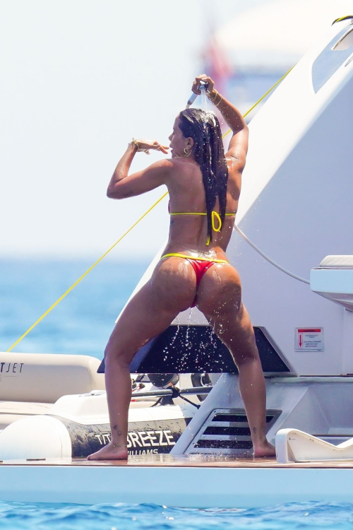 Anitta Bikini Yacht Saint-Tropez 4