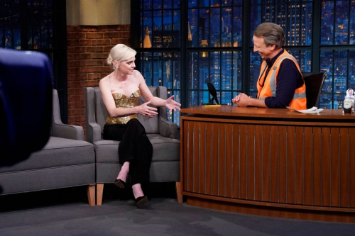 Anna Faris at Late Night with Seth Meyers 5