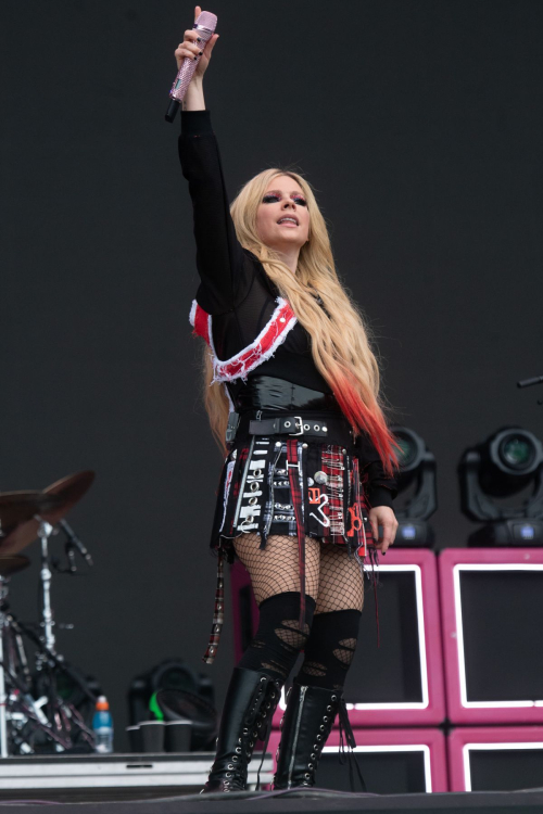 Avril Lavigne Performs Glastonbury Festival 2024 Worthy Farm Pilton 2