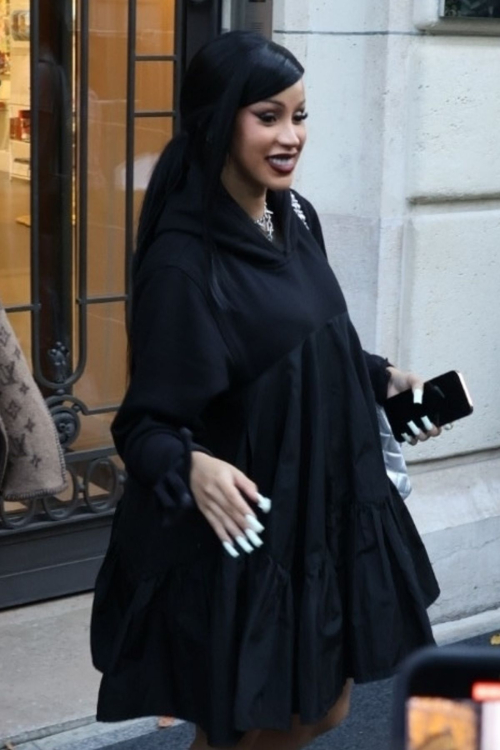 Cardi B Signs Autographs for Fans Leaving The Zoo Paris 4