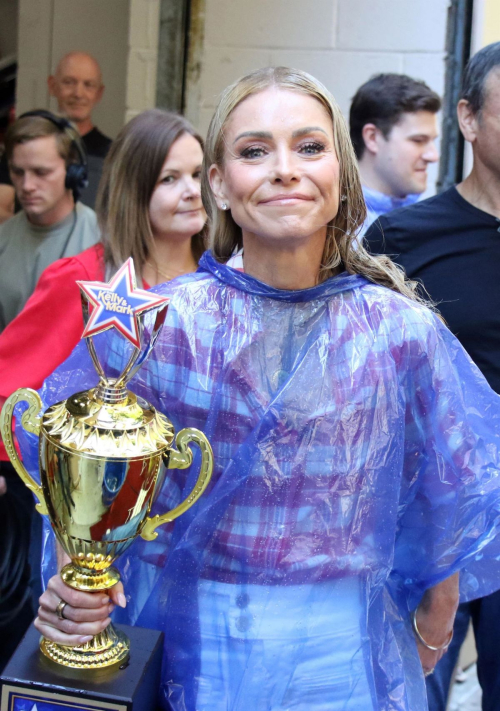 Caroline Rhea Kelly Ripa and Deja Vu at Live with Kelly and Mark Host 4th of July Games at ABC Studios in New York 1