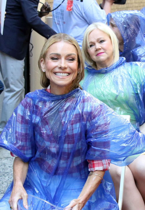 Caroline Rhea Kelly Ripa and Deja Vu at Live with Kelly and Mark Host 4th of July Games at ABC Studios in New York 4